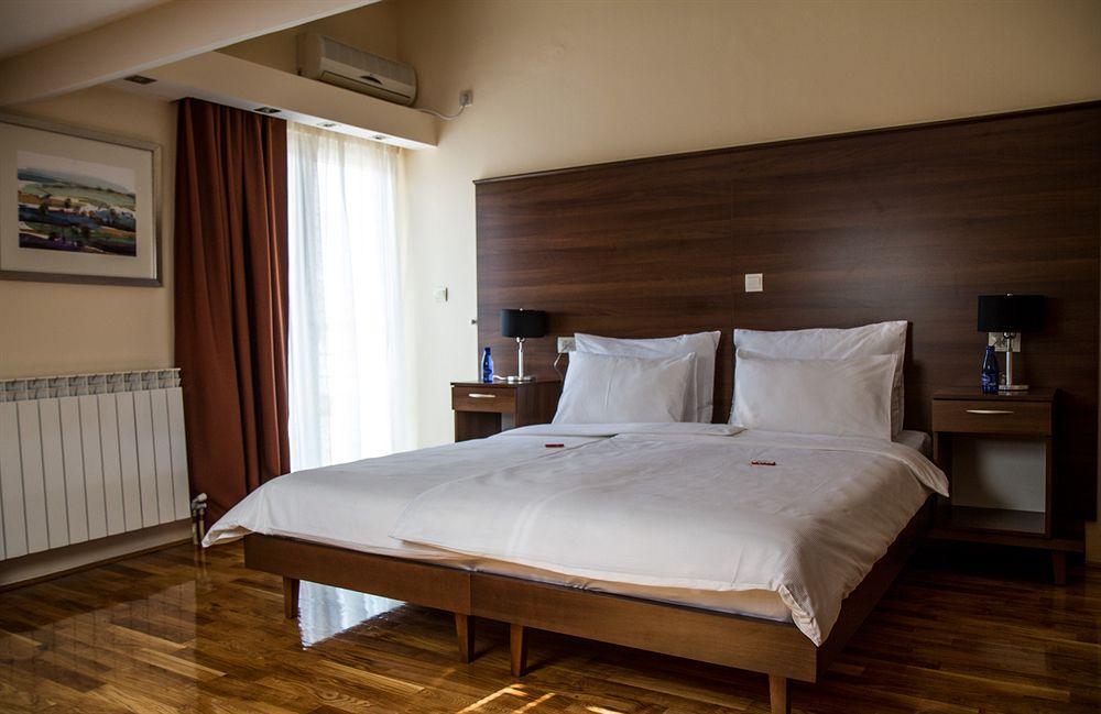 Hotel M Podgorica Esterno foto